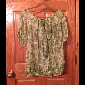 Green and white flowy short sleeved top